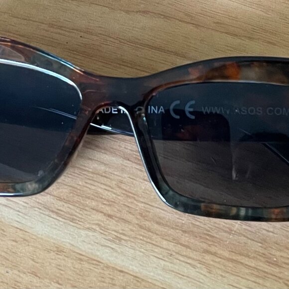 Topshop Sunflower angular cat eye sunglasses in multi - Picture 3 of 3